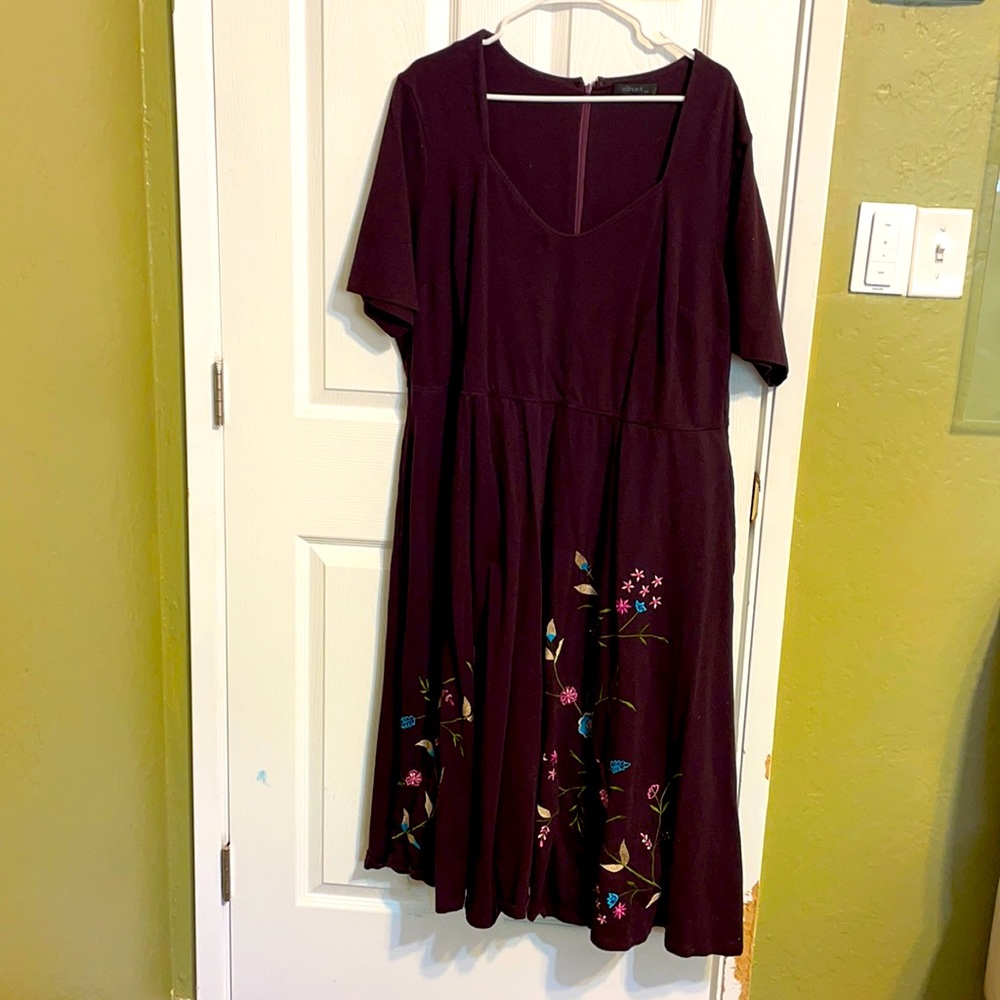 Plus size purple dress with flower stitching